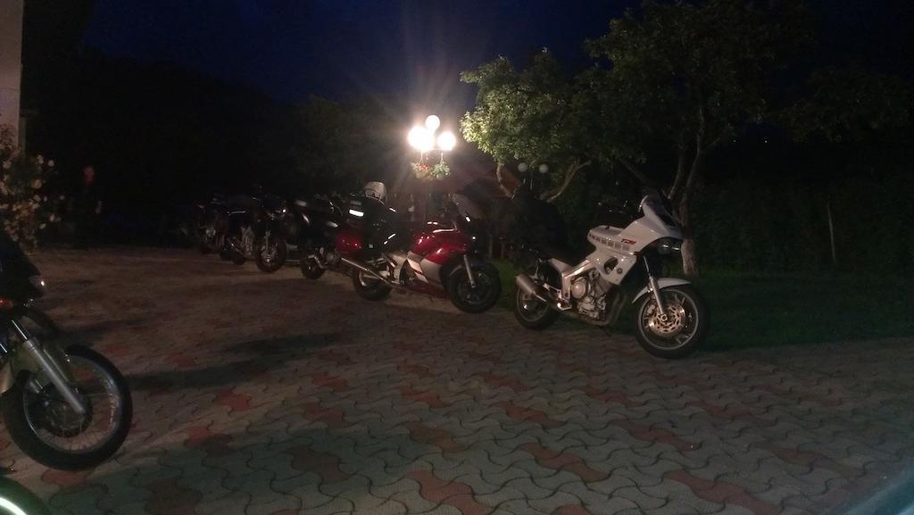 Pensiunea Iulia Bran  Bagian luar foto