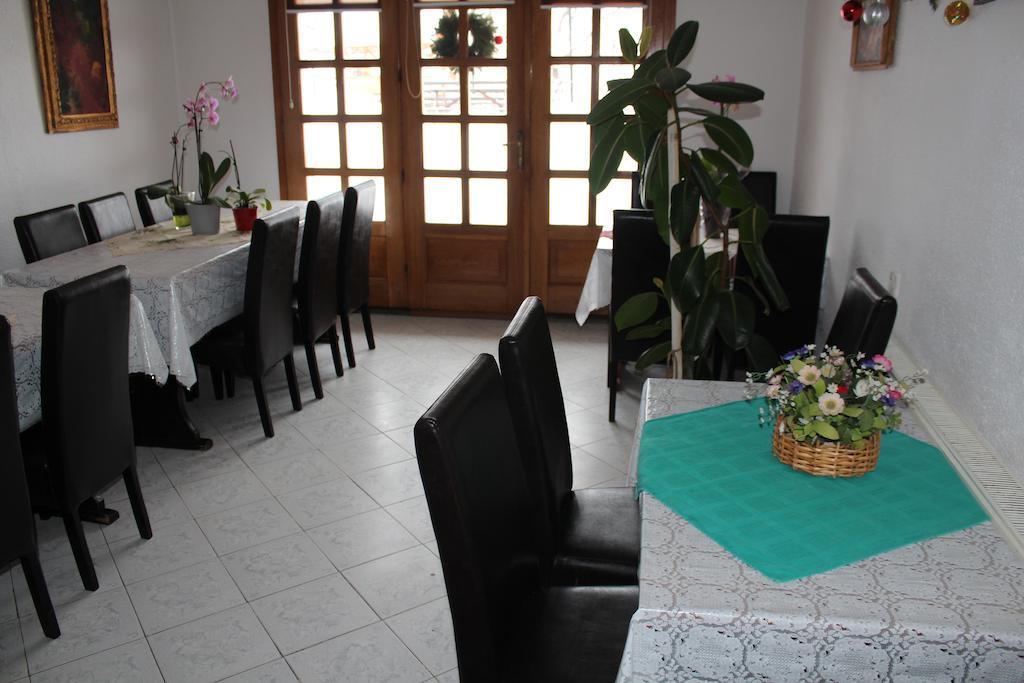 Pensiunea Iulia Bran  Bagian luar foto